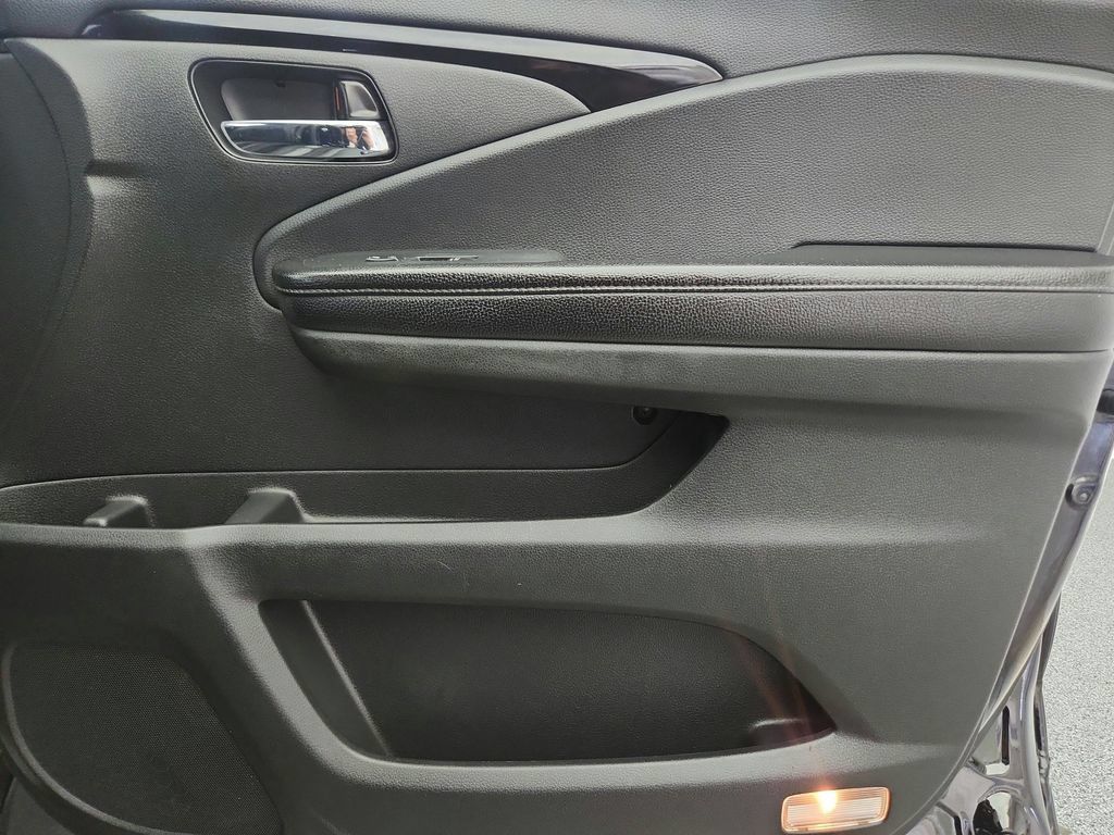 Used 2016 Honda Pilot Touring image 33
