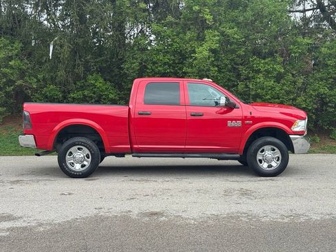 Used 2016 RAM 2500 Tradesman w/ Chrome Appearance Group AWD/4WD image 4