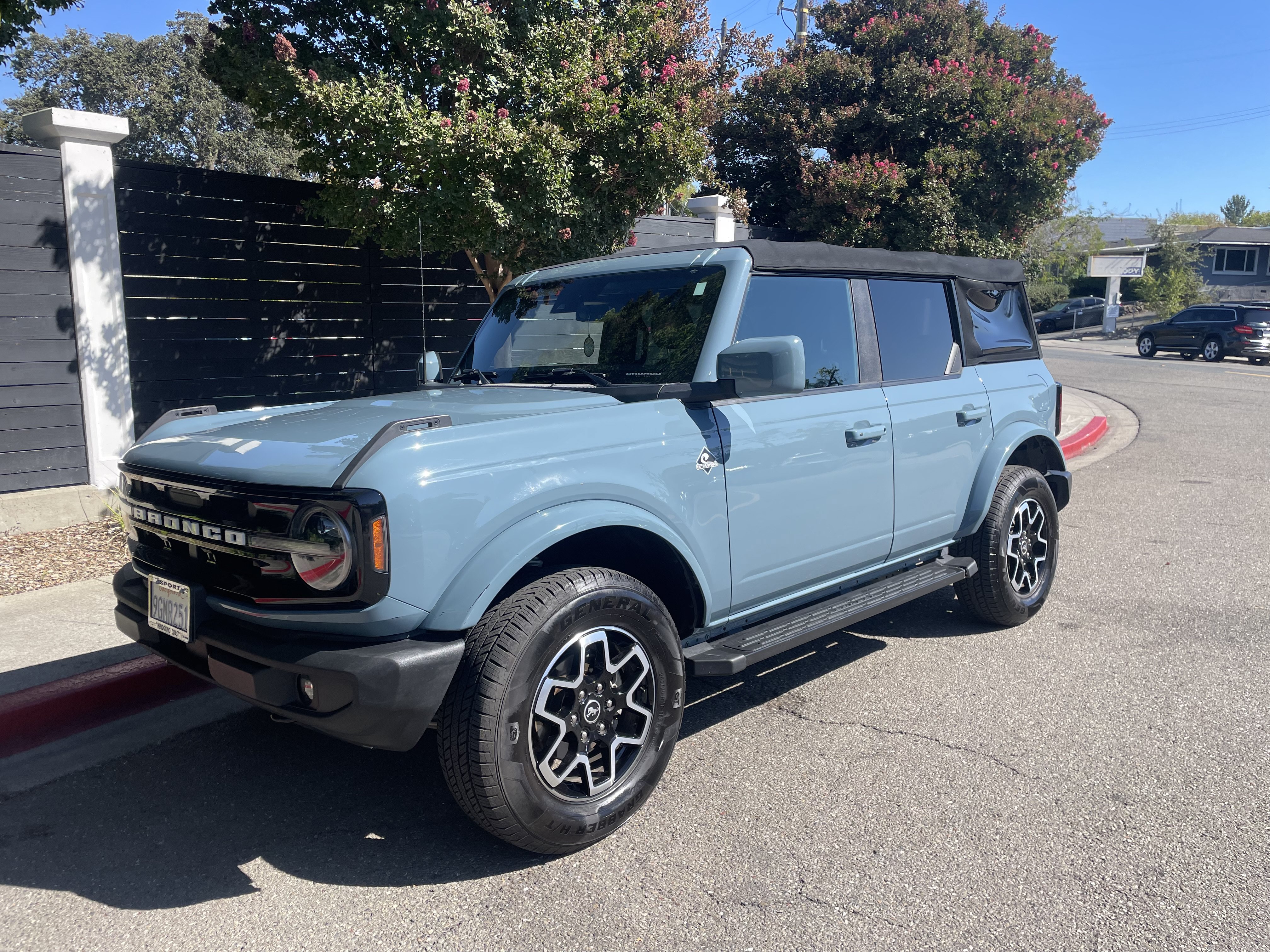 Used 2021 Ford Bronco Outer Banks AWD/4WD image 2