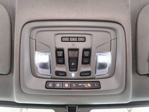 Used 2023 GMC Sierra 2500 SLT w/ SLT Convenience Package image 18