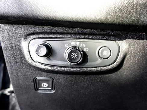 Used 2024 GMC Terrain SLT image 16