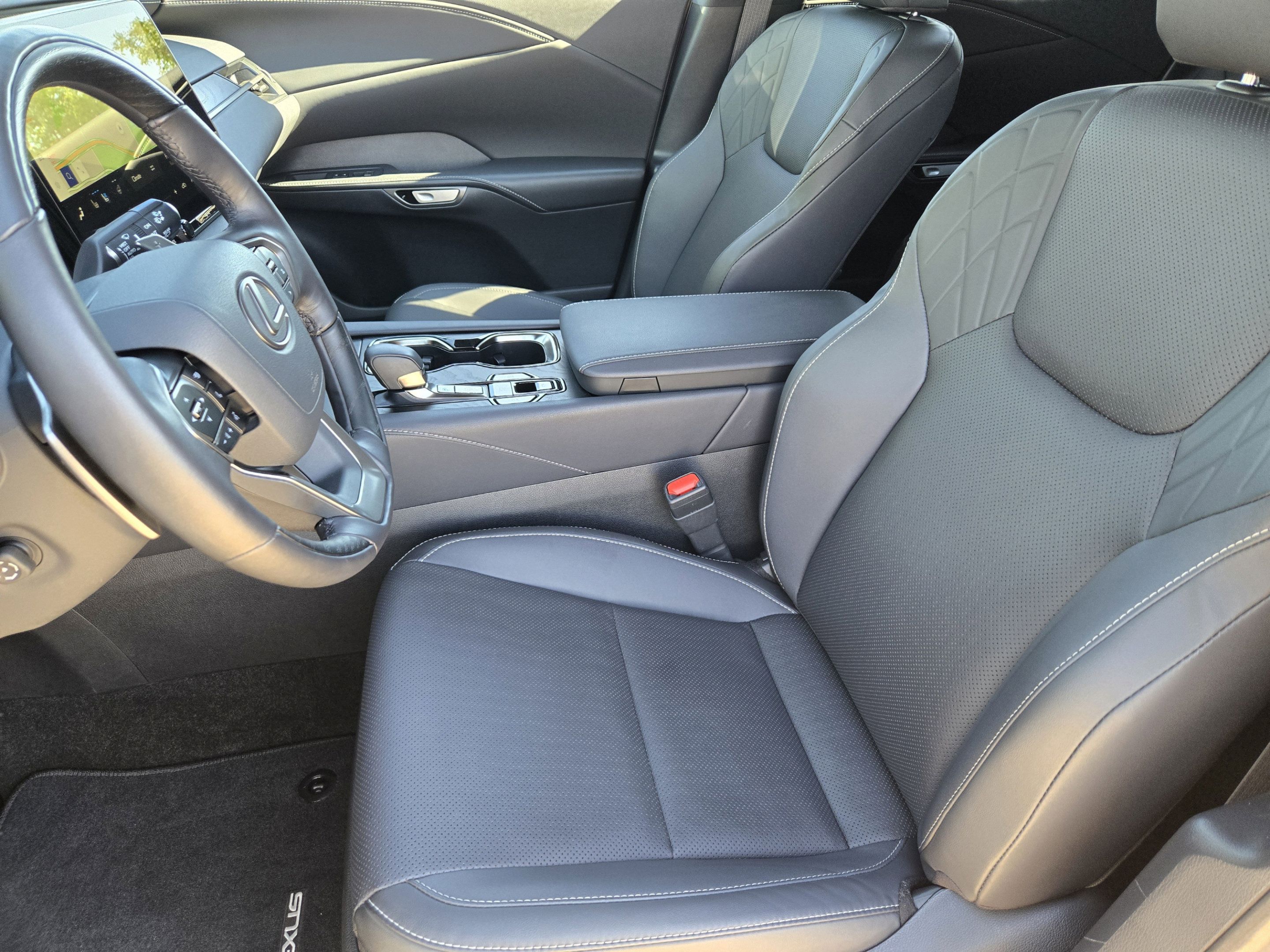 Used 2025 Lexus RX 350 Premium w/ Accessory Package (Z1) FWD image 9