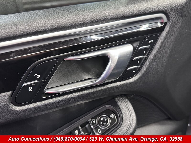 Used 2018 Porsche Macan AWD/4WD image 25