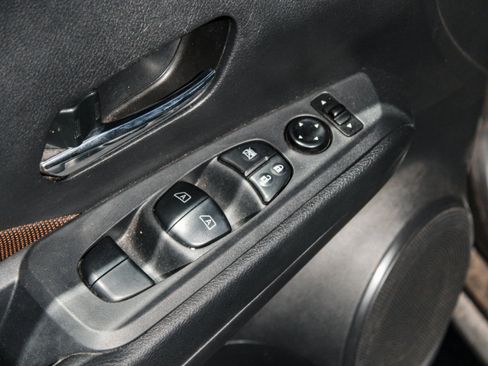 Used 2024 Nissan Kicks SR FWD image 9