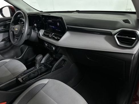 Used 2025 Chevrolet TrailBlazer LT AWD/4WD image 30