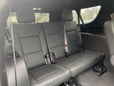 Used 2025 Chevrolet Suburban Premier image 41