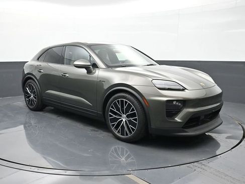 Certified 2025 Porsche Macan Electric RWD image 7