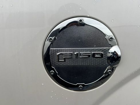 Used 2015 Ford F150 Lariat w/ Equipment Group 502A Luxury AWD/4WD image 9
