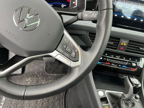 Certified 2025 Volkswagen Jetta SEL image 43