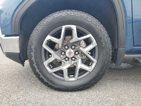 Used 2024 GMC Sierra 1500 SLT w/ X31 Off-Road Package AWD/4WD image 10