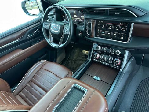 Used 2024 GMC Yukon XL Denali Ultimate image 11