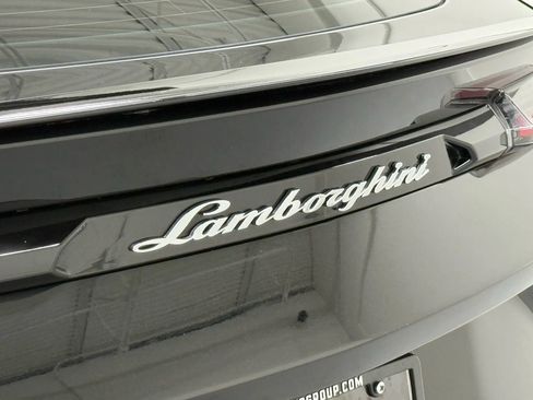 Used 2021 Lamborghini Urus image 21