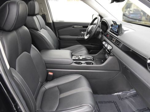 Used 2024 Honda Pilot Touring image 16