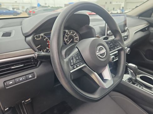 Used 2024 Nissan Altima 2.5 SV FWD image 13