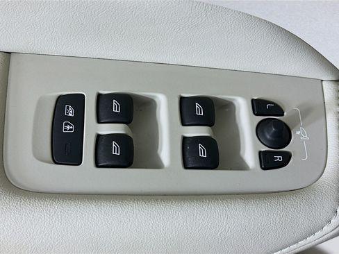 Used 2025 Volvo XC60 B5 Ultra w/ Protection Package Premier image 15