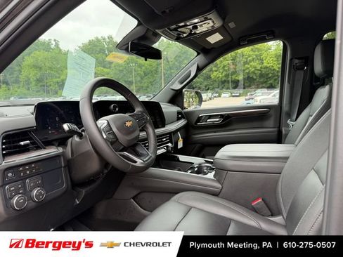 Used 2026 Chevrolet Suburban LT AWD/4WD image 9