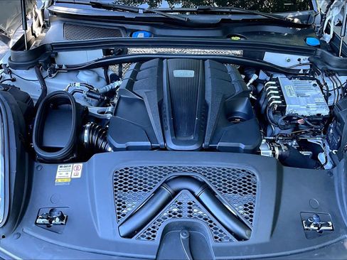 Used 2023 Porsche Macan S AWD/4WD image 32
