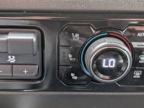 Used 2022 Chevrolet Silverado 1500 LTZ w/ LTZ Premium Package image 19