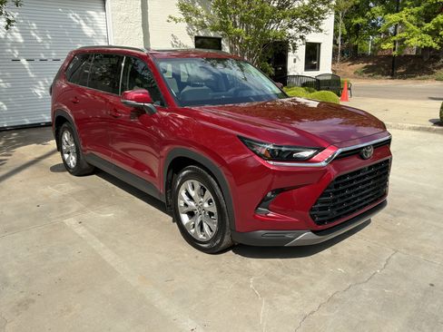 Used 2025 Toyota Grand Highlander FWD image 2