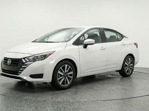 Used 2025 Nissan Versa SV FWD image 3