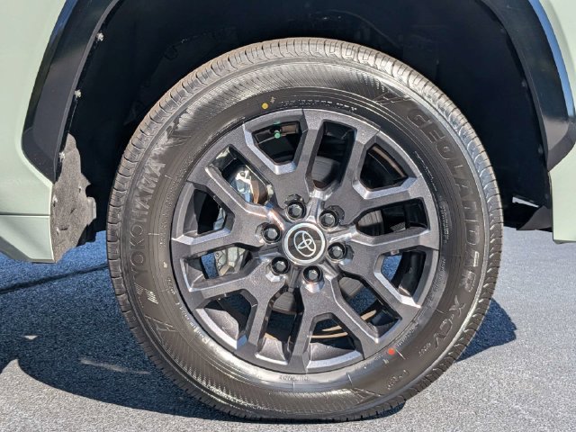 Used 2024 Toyota Tundra Platinum AWD/4WD image 13