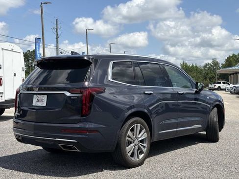 Used 2024 Cadillac XT6 Premium Luxury w/ Technology Package FWD image 8