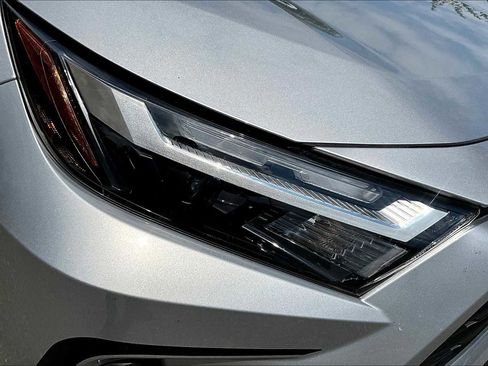 Used 2022 Toyota RAV4 XLE AWD/4WD image 28