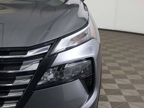 Used 2024 Nissan Rogue SV FWD image 12