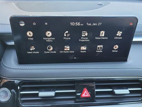 Used 2025 Genesis G70 2.5T image 8