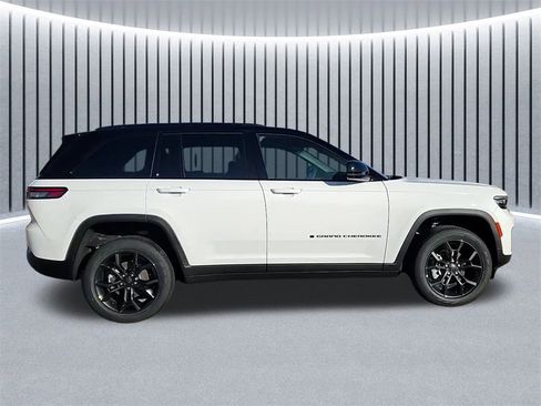 New 2025 Jeep Grand Cherokee Limited image 2