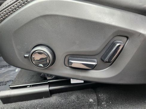 New 2026 Volvo XC60 B5 Ultra w/ Climate Package image 13