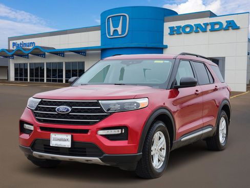 Used 2021 Ford Explorer XLT w/ Equipment Group 202A image 2