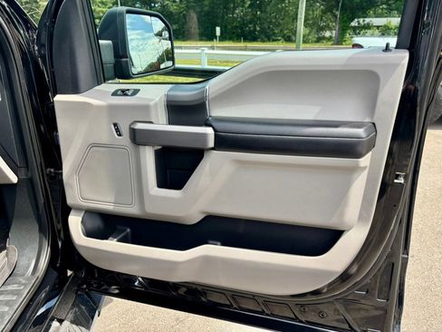 Used 2018 Ford F150 XLT w/ Equipment Group 302A Luxury AWD/4WD image 10