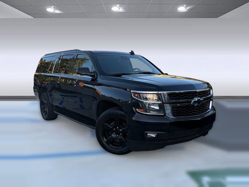 Used 2017 Chevrolet Suburban LT image 6