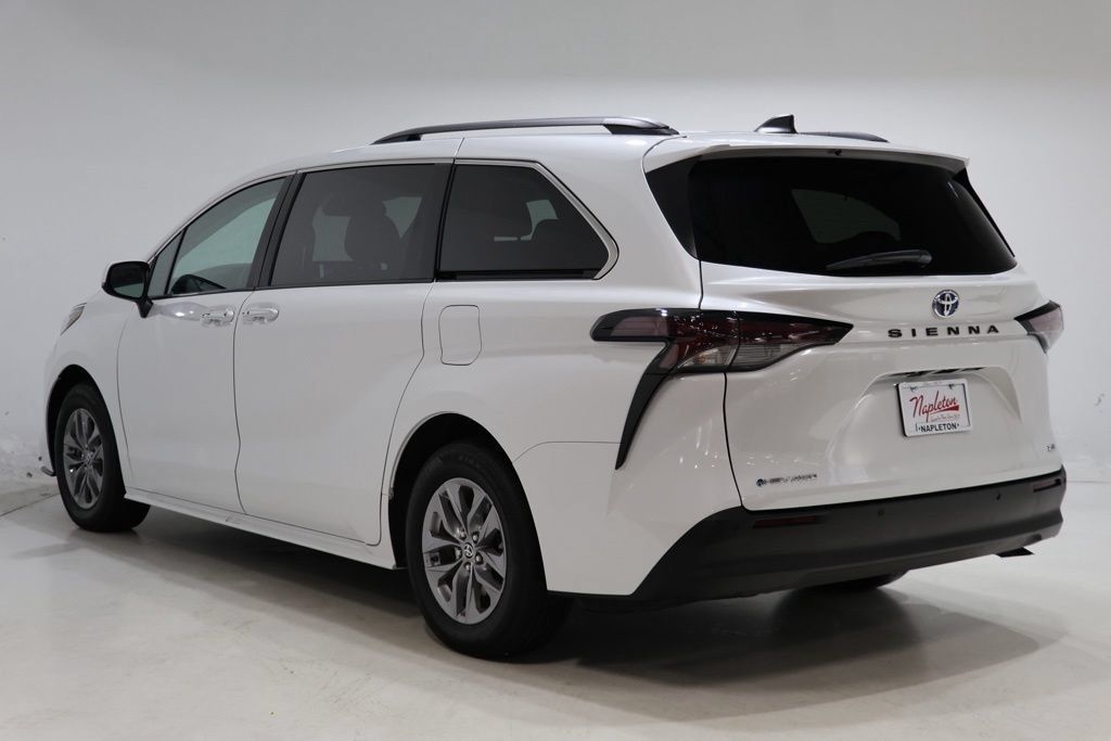 Used 2025 Toyota Sienna XLE w/ XLE Plus Package AWD/4WD image 6