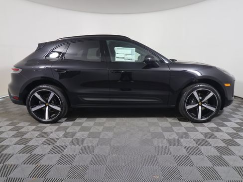 Used 2025 Porsche Macan image 8
