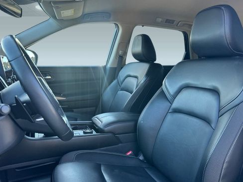 Used 2024 Nissan Pathfinder SL image 5
