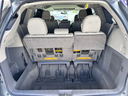 Used 2011 Toyota Sienna XLE FWD image 9