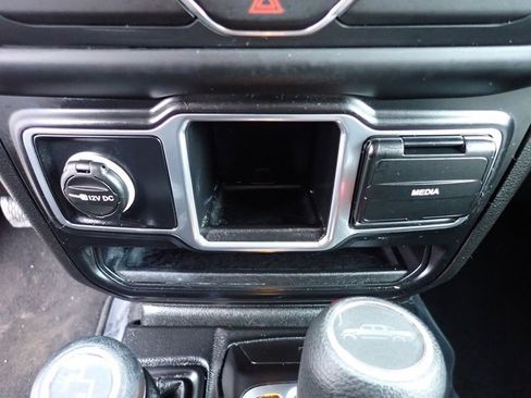 Used 2020 Jeep Gladiator Sport image 23