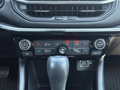 Used 2022 Jeep Compass Latitude w/ Convenience Group AWD/4WD image 17