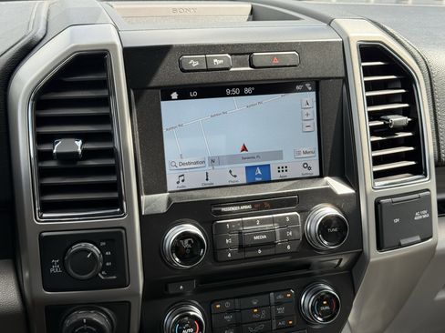 Used 2017 Ford F150 Lariat w/ Equipment Group 502A Luxury AWD/4WD image 29