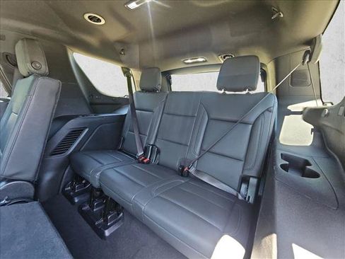 Used 2025 Chevrolet Tahoe LT RWD image 18