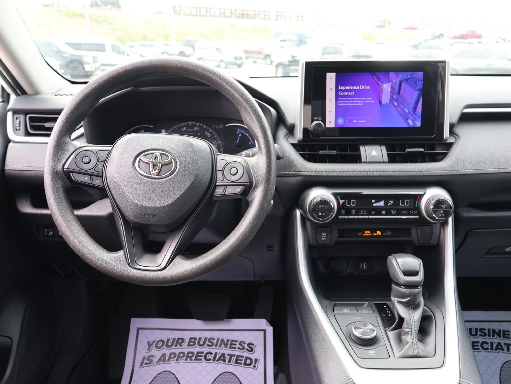 Used 2025 Toyota RAV4 XLE AWD/4WD image 17