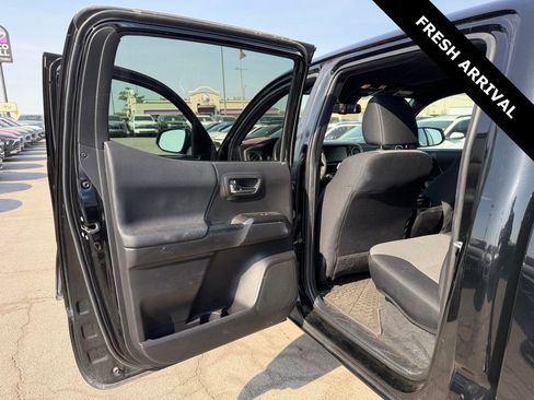 Used 2022 Toyota Tacoma TRD Off-Road w/ Technology Package image 14