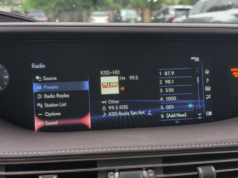 Used 2019 Lexus LS 500h RWD image 11