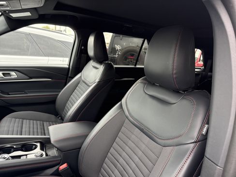 Used 2026 Ford Explorer ST-Line w/ ST-Line Street Pack AWD/4WD image 8