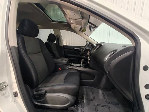 Used 2019 Nissan Pathfinder SV AWD/4WD image 22