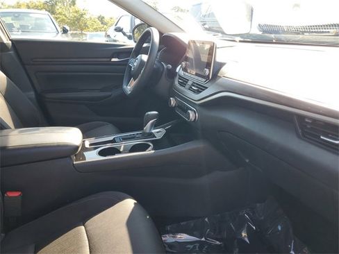 Used 2024 Nissan Altima 2.5 SV image 31