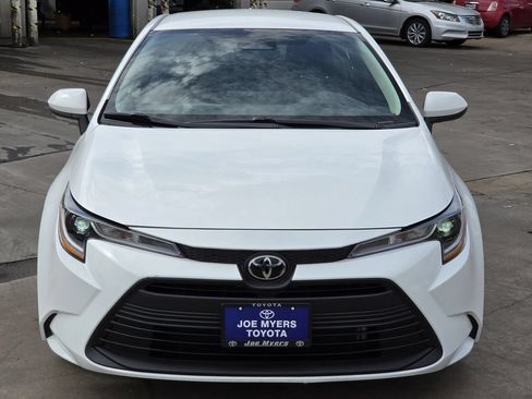 Used 2026 Toyota Corolla LE FWD image 3