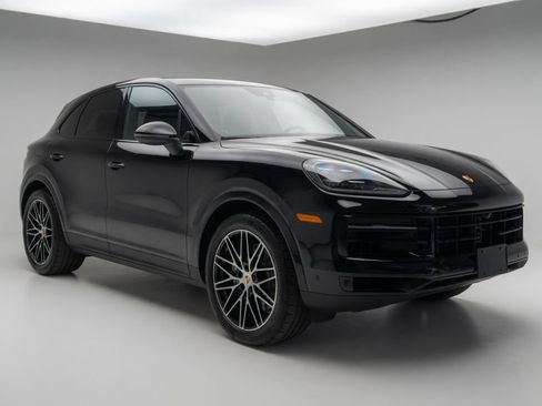 Used 2024 Porsche Cayenne Coupe w/ Premium Package Plus AWD/4WD image 3